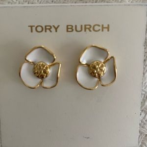 Authentic gorgeous, Tory Burch flower earrings 🌸